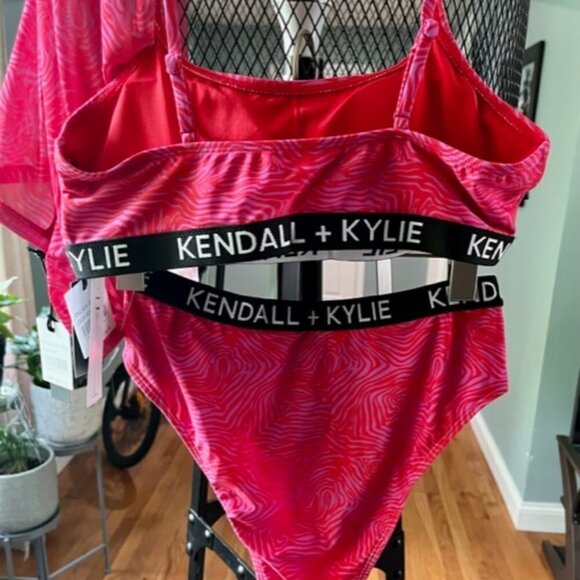 Kendall + Kylie 2 Piece & Sarong Cover Up Red 3 Pc Set Size Medium - Picture 8 of 16